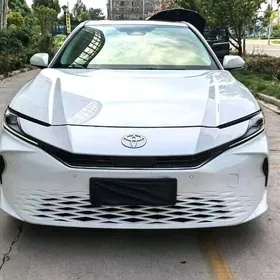 Toyota Camry 2025