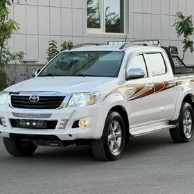 Toyota Hilux 2013