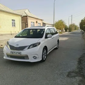 Toyota Sienna 2013
