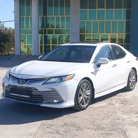 Toyota Camry 2021