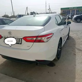 Toyota Camry 2021