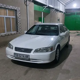 Toyota Camry 2001