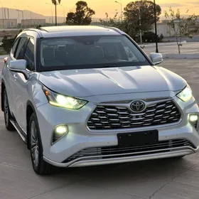 Toyota Highlander 2021