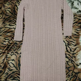 Теплое вязанное платье