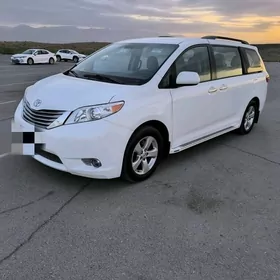 Toyota Sienna 2016