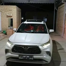 Toyota Highlander 2021