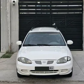 Hyundai Elantra 2001