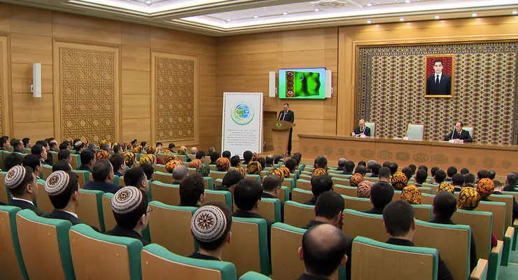 Türkmenistanda milli manadyň ykdysadyýetdäki ornuna bagyşlanan maslahat geçirildi