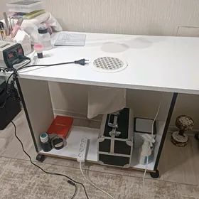 маникюрный стол