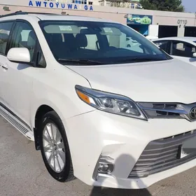 Toyota Sienna 2019