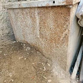 Железный ящик для насоса