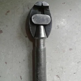 Yuwelirni  kici  tiski sandal