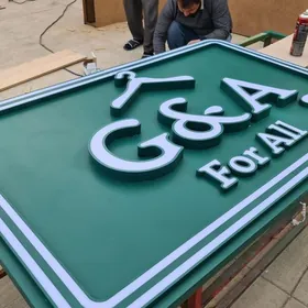 reklama ussahanasynda dizaýner