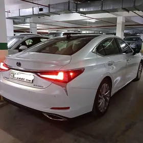 Lexus ES 350 2019