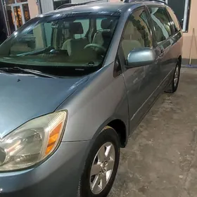 Toyota Sienna 2004