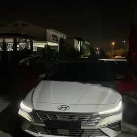 Hyundai Elantra 2025