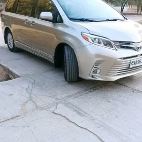 Toyota Sienna 2017