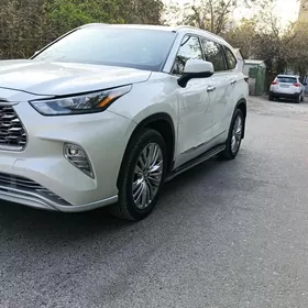 Toyota Highlander 2020