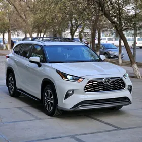 Toyota Highlander 2023