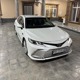 Toyota Camry Hybrid 2022