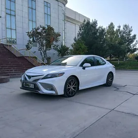 Toyota Camry 2021