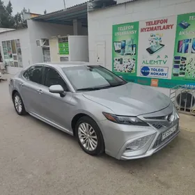 Toyota Camry 2021
