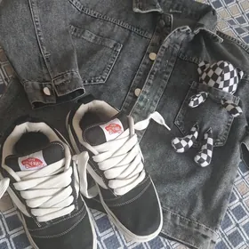 курточка и кроссовки