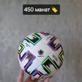 Новый футбольный мяч