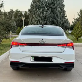 Hyundai Elantra 2022