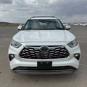 Toyota Highlander 2021