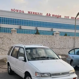 Mitsubishi Chariot 1995