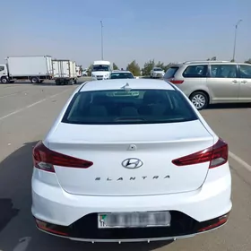 Hyundai Elantra 2020