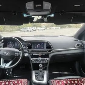 Hyundai Elantra 2020