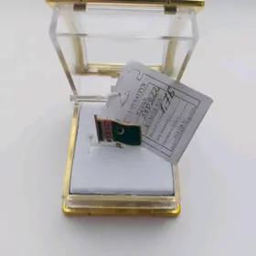 значок серебряный