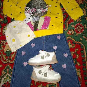 джинсы,толстовка,кроссовки