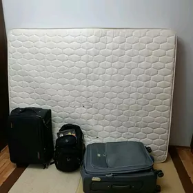 Matras 200 manat