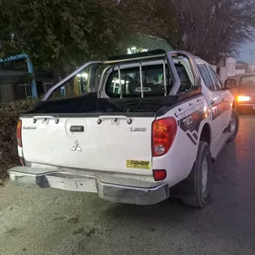 Mitsubishi L200 2010