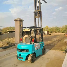 Kara Forklift 2010