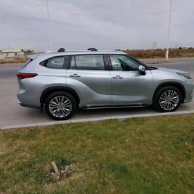 Toyota Highlander 2021