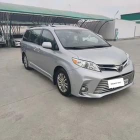 Toyota Sienna 2019