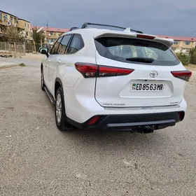 Toyota Highlander 2021