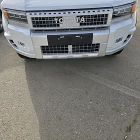 Toyota Land Cruiser Prado 2025