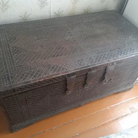 старинный сундук