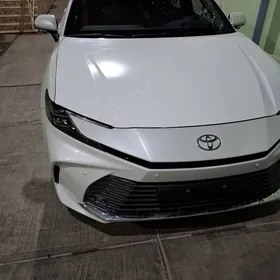 Toyota Camry 2025