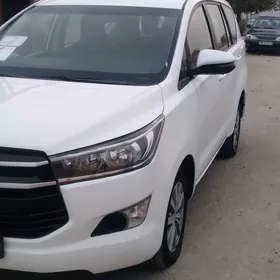 Toyota Innova 2021
