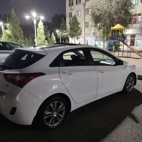 Hyundai Elantra 2012