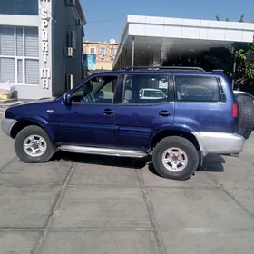 Nissan Pathfinder Armada 2000