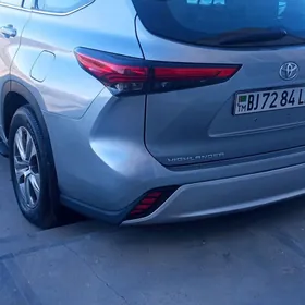 Toyota Highlander 2021