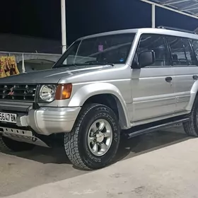 Mitsubishi Montero 1995