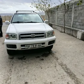 Nissan Pathfinder 2000